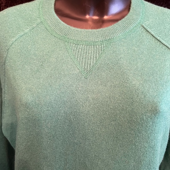 AE77 American Eagle NWT Women’s Emerald Green Cashmere Sweater. Size M #I335 - Picture 2 of 7